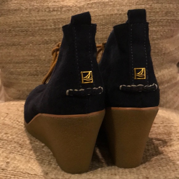 Shoes - Picture 2 of 6